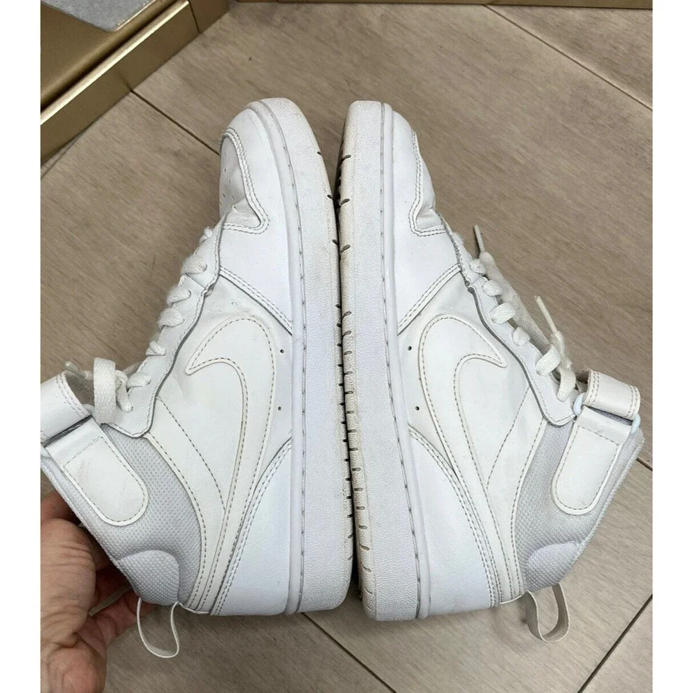 Nike Boys Court Borough Mid 2 sz 5.5 y youth White Basketball Shoes Snea…